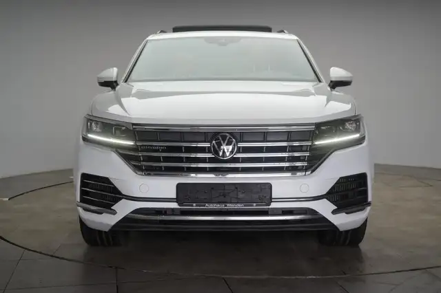 Volkswagen Touareg view 2