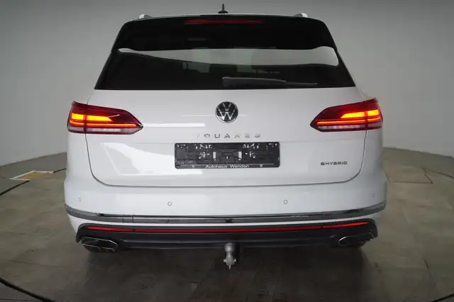 Volkswagen Touareg view 6