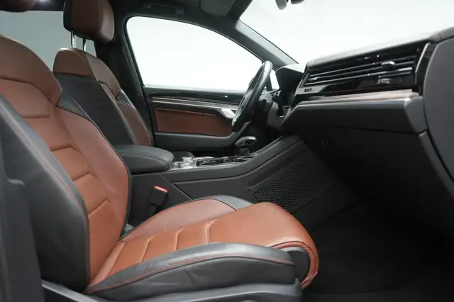 Volkswagen Touareg view 16