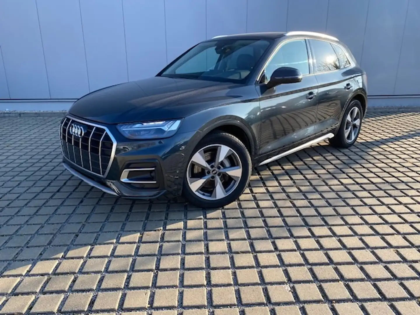 Audi Q5 50 TFSI e 299 PS quattro Advanced LUFT/AHK/MATRIX Grau - 2