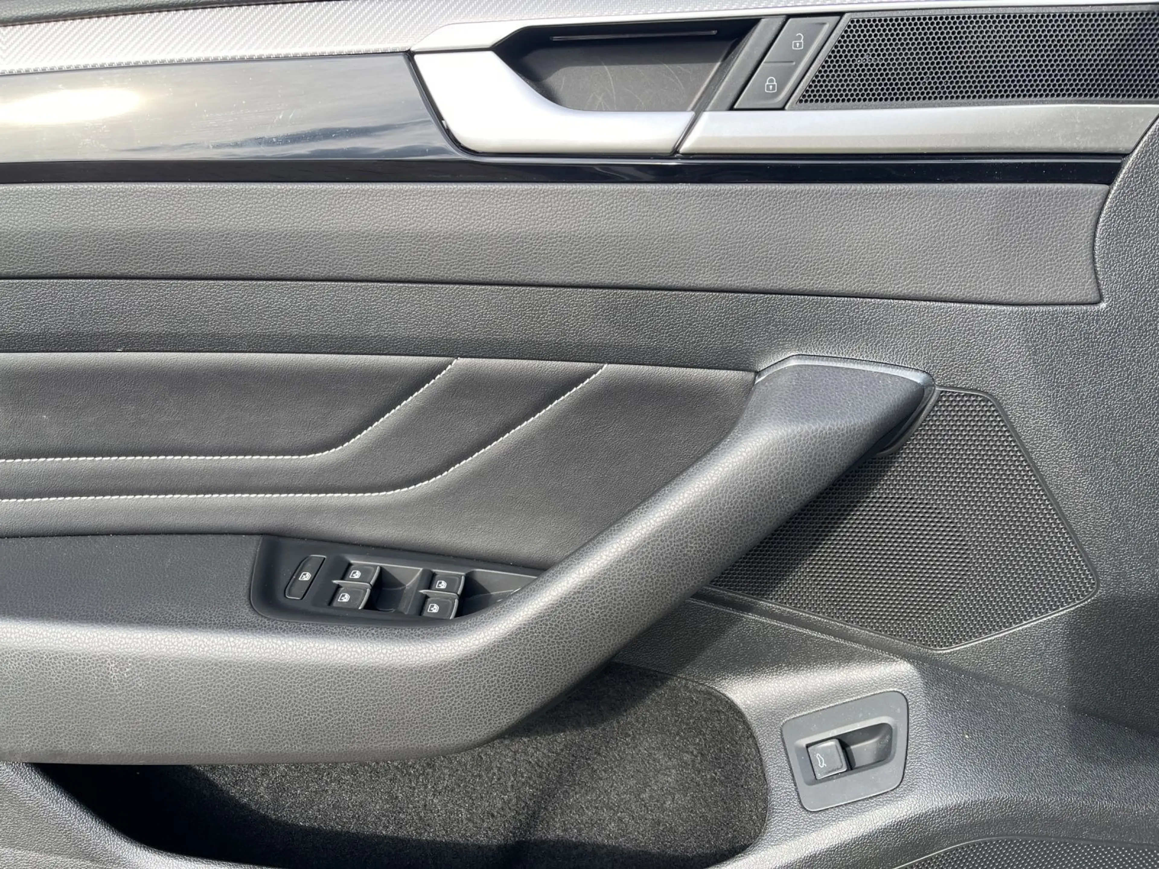 Volkswagen Arteon 2.0 TSI DSG R-LINE ST.HEIZ — photo 8