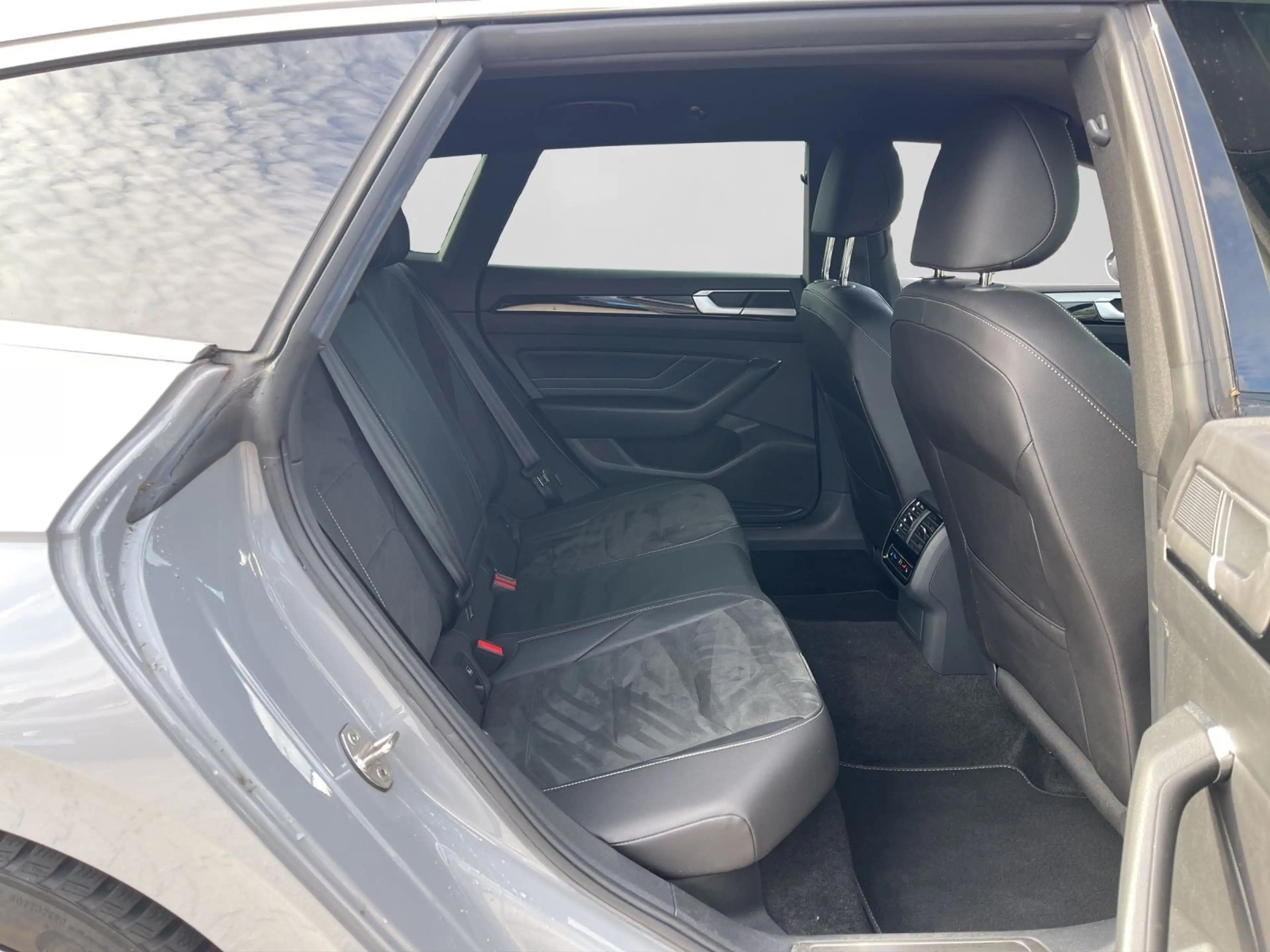 Volkswagen Arteon 2.0 TSI DSG R-LINE ST.HEIZ — photo 6