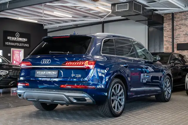 Audi Q7 view 7