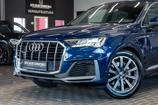 Audi Q7 view 3