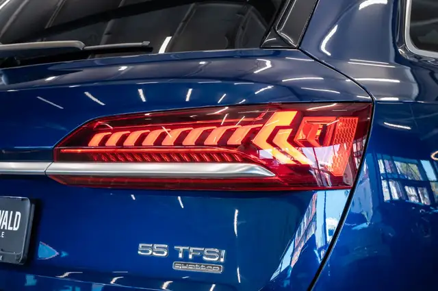Audi Q7 view 8
