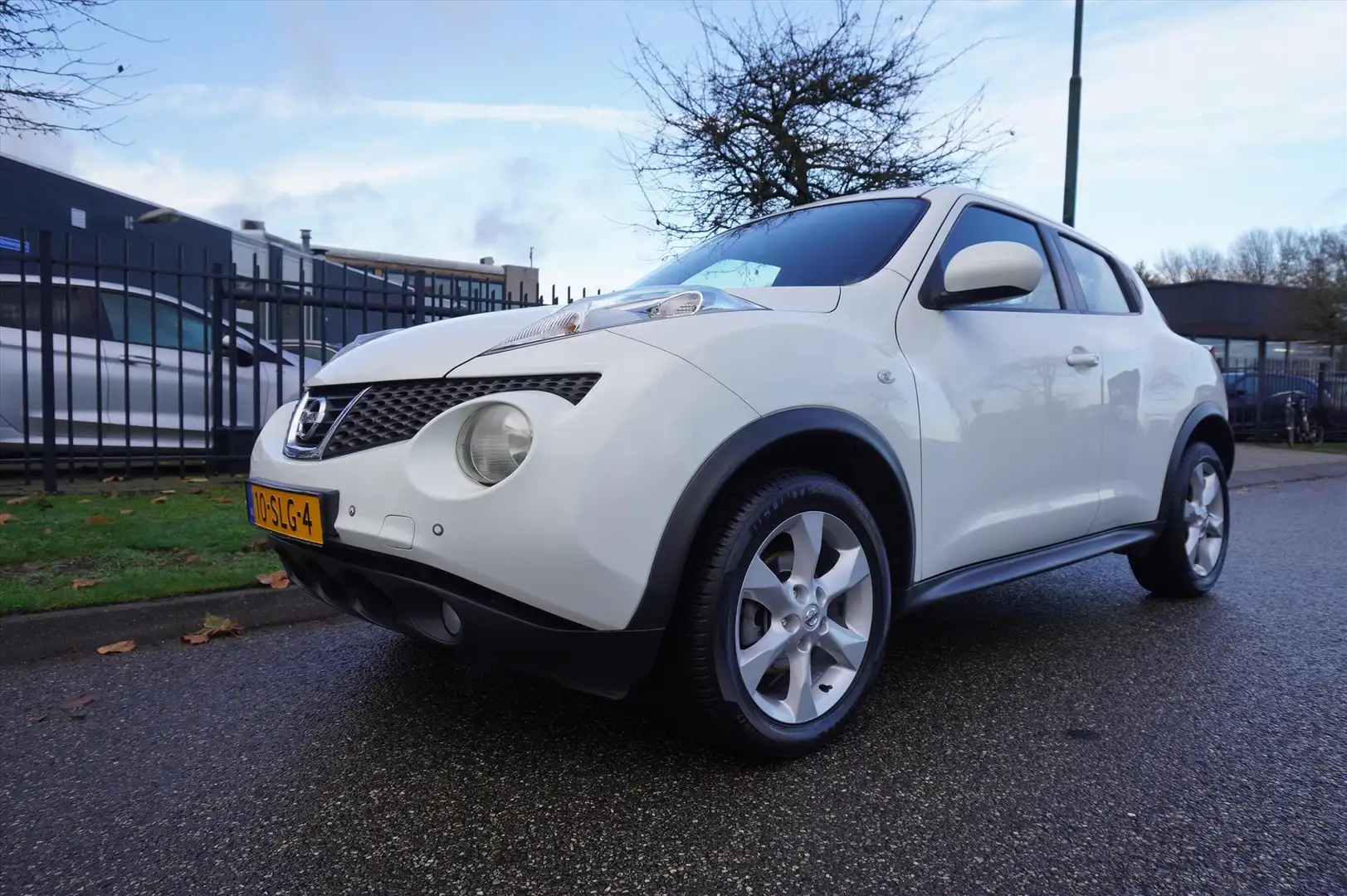 Nissan Juke 1.6 Eco 117pk Connect Edit Clima LM NL-Auto Biały - 1