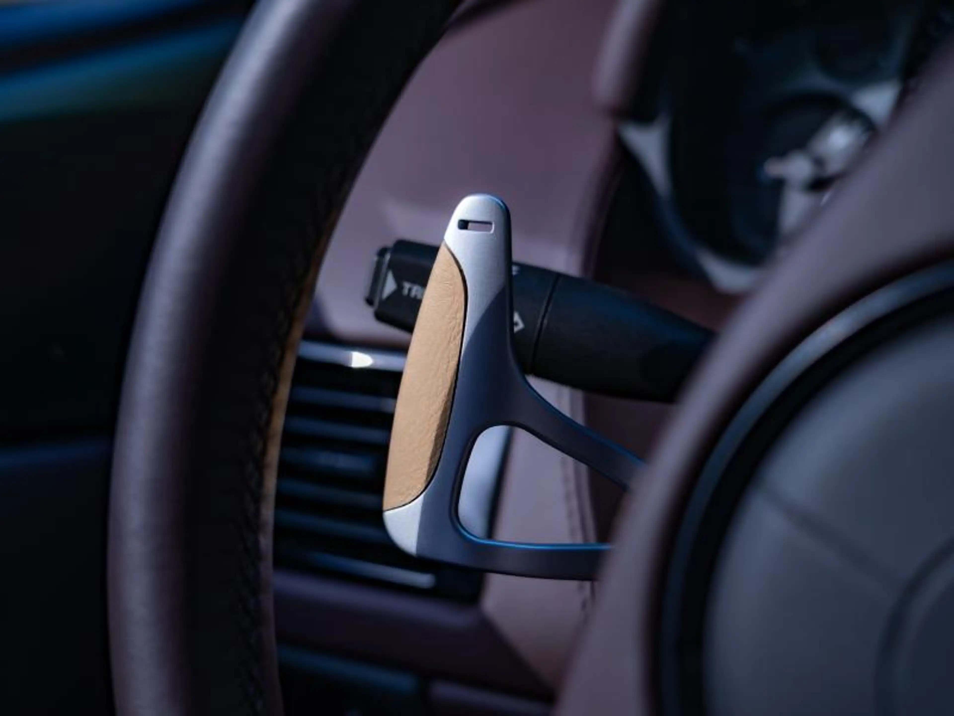 Aston Martin DB9 Volante — photo 15