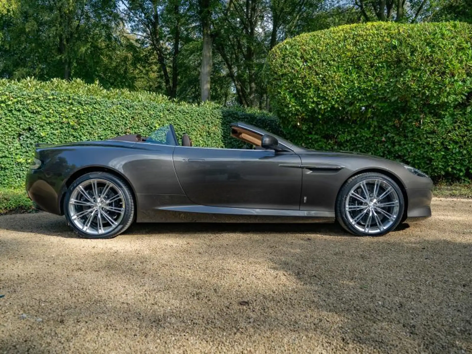 애스턴마틴 DB9 Volante 2017 실버 사진 3