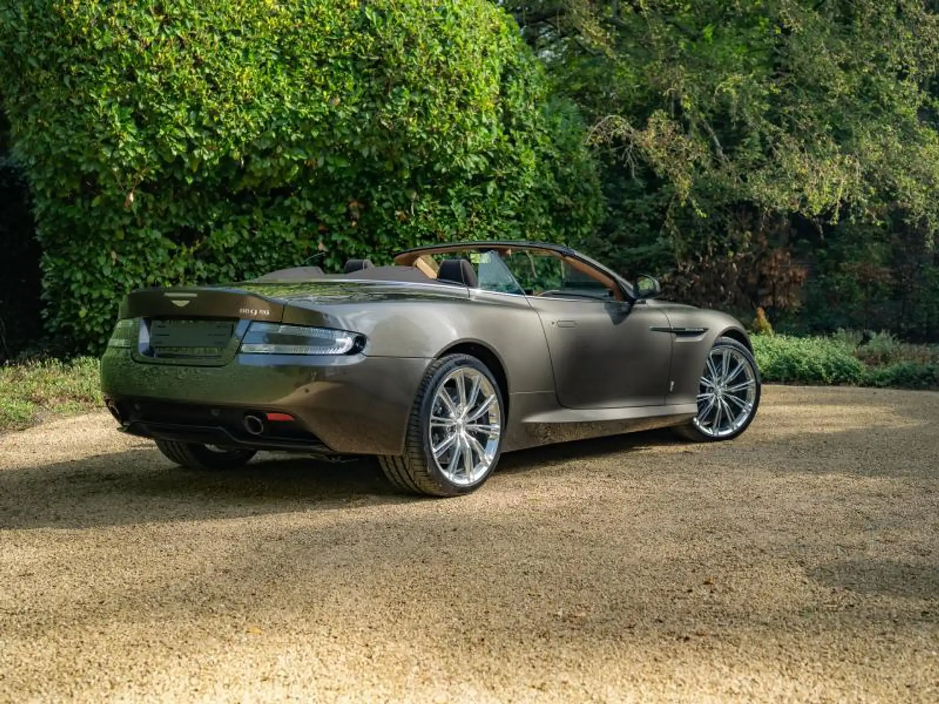 애스턴마틴 DB9 Volante 2017 실버 사진 5