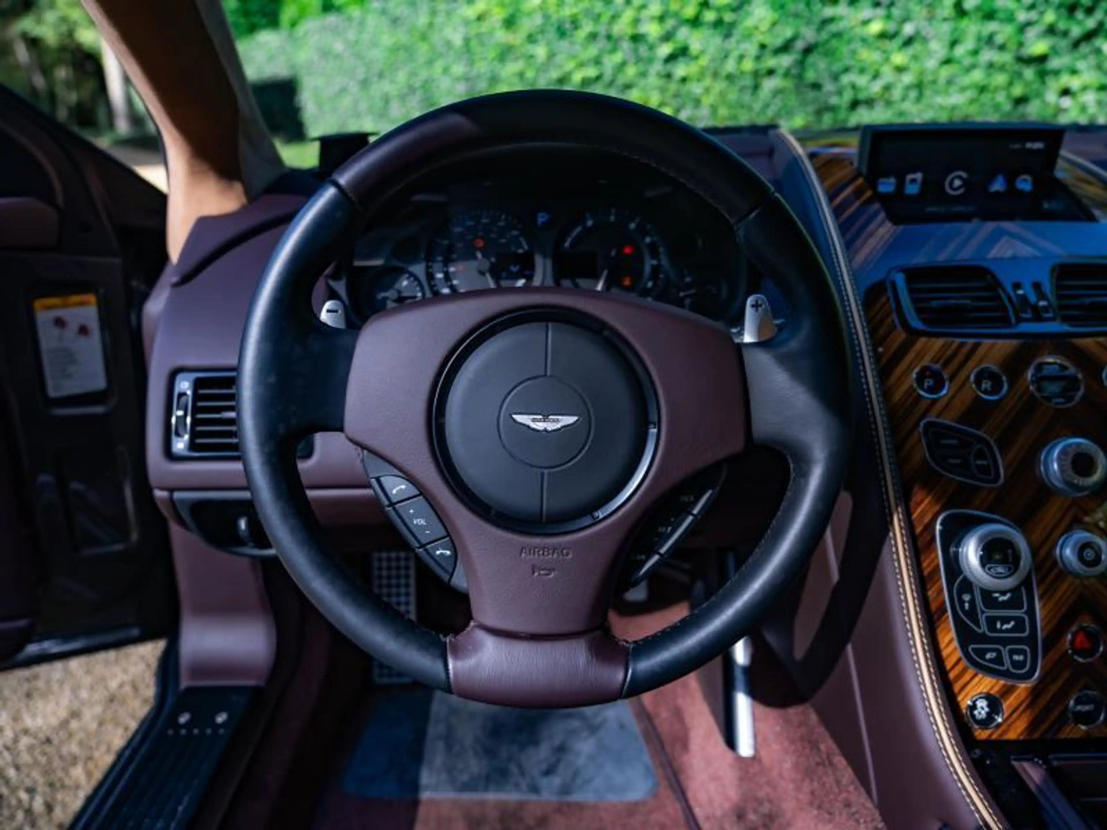Aston Martin DB9 Volante — photo 7