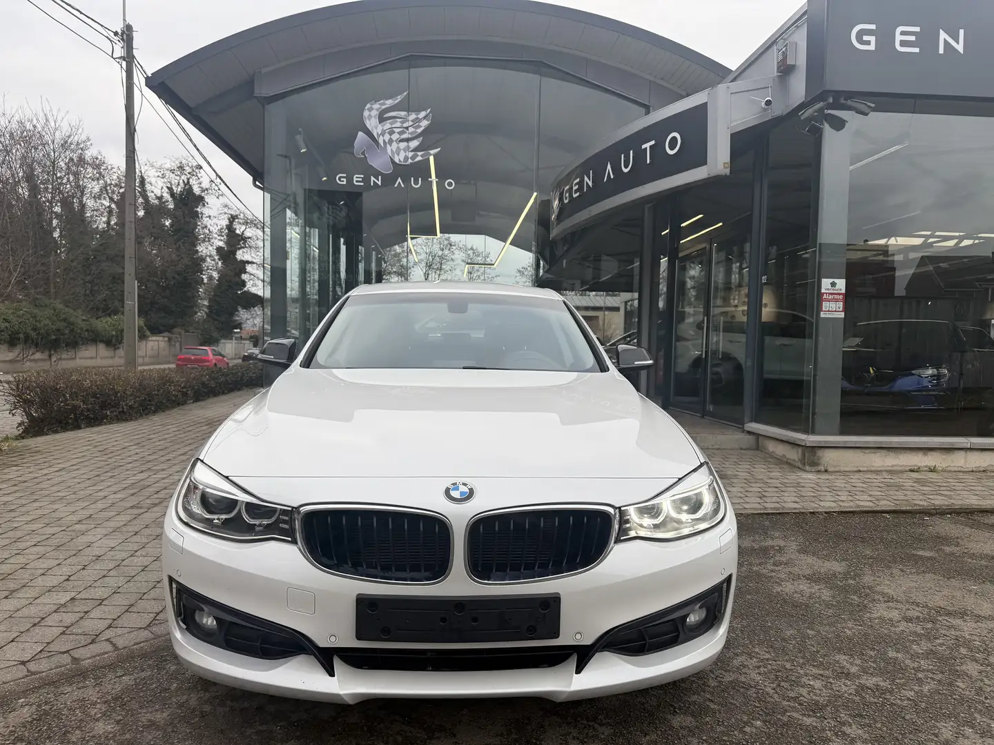 BMW 318 Gran Turismo dA Sport Edition * 12 MOIS GARANTIE * Argent - 2