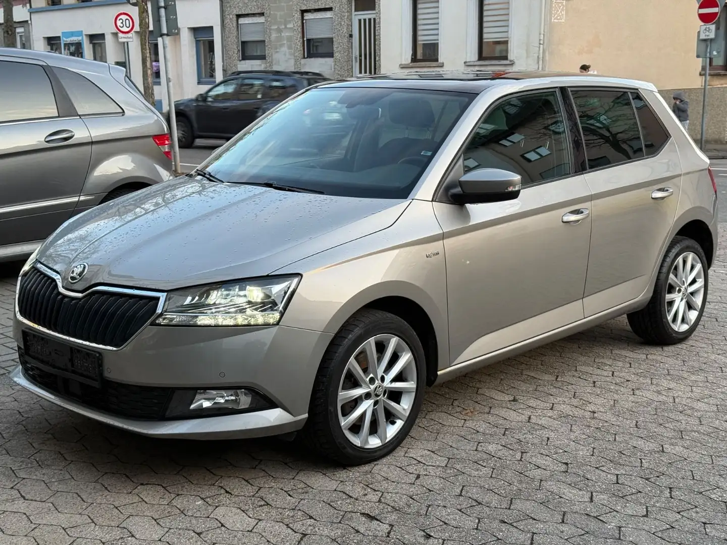 Skoda Fabia 1.0 TSI Soleil Automatik *Kamera/Navi/LED* Beige - 1