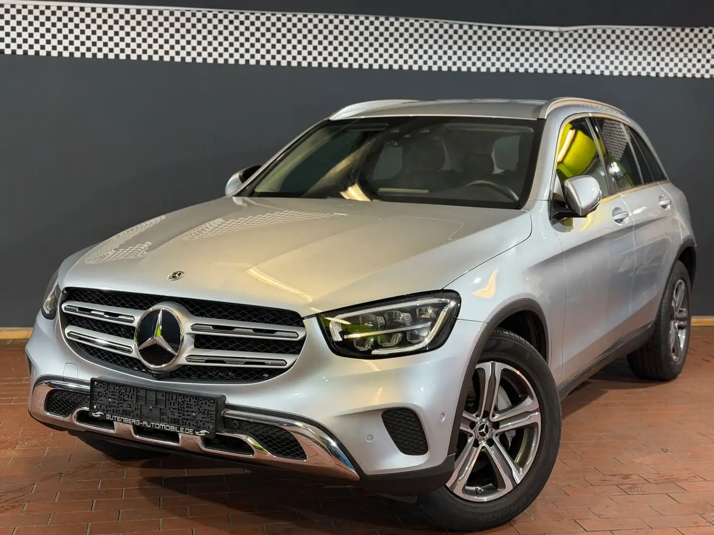 Mercedes-Benz GLC 300 d 4Matic AMG INT Digital Cockpit Silber - 1