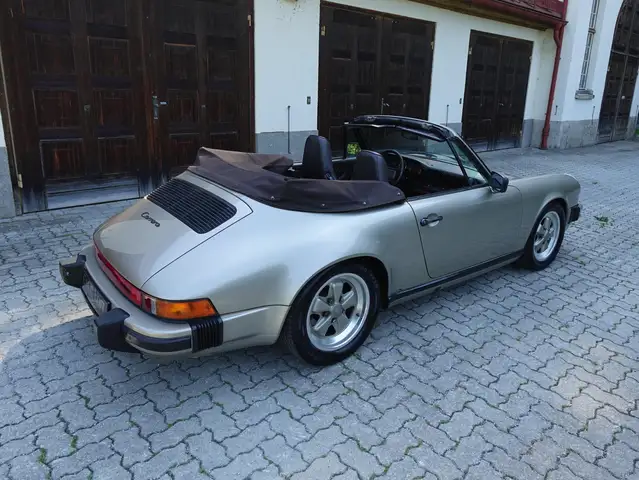 Porsche 911 911 Carrera Cabrio Ansicht 32