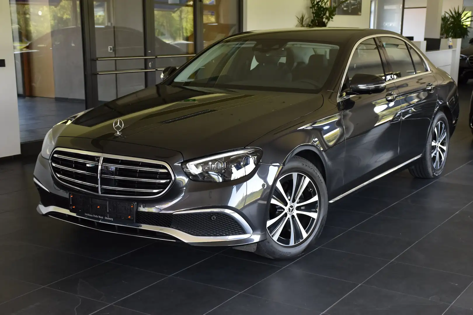 Mercedes-Benz E 220 d 9G Exclusive"360CAM"HEAD-UP"DSITRO"KEYL-GO"MBEAM Grau - 1