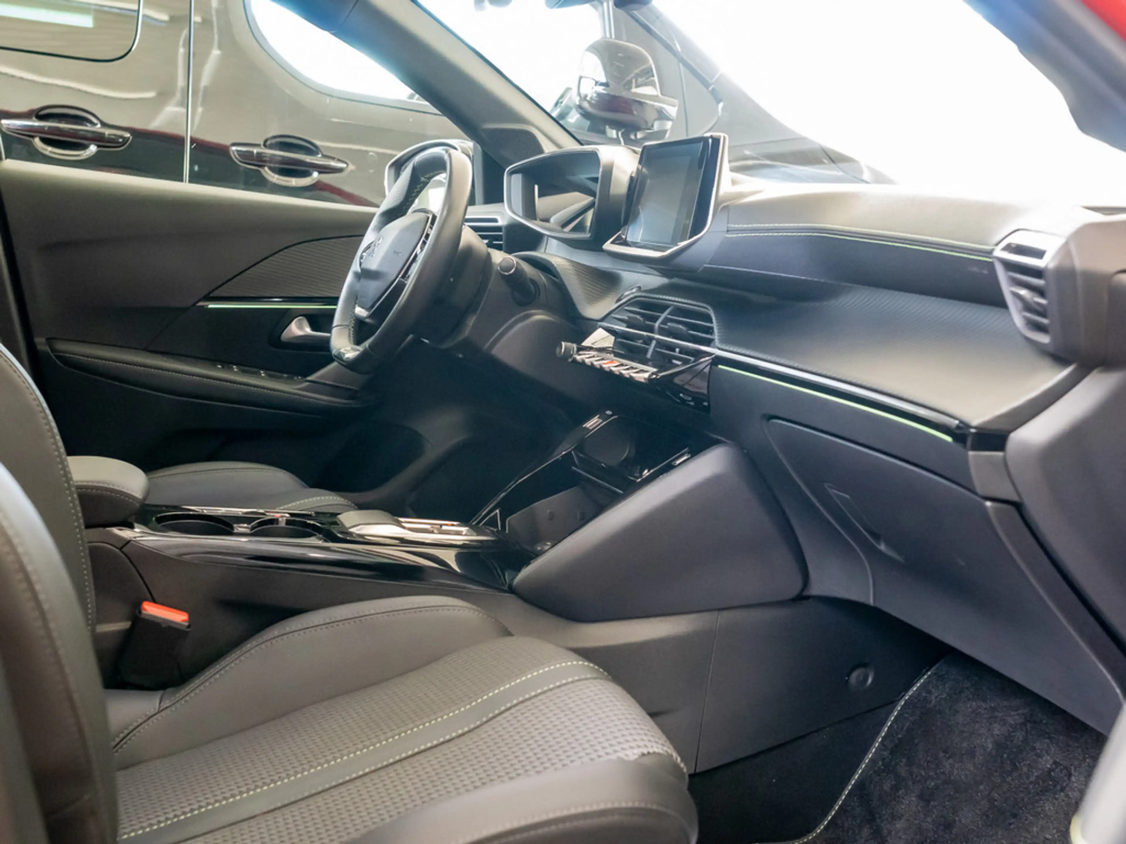 Peugeot e-208 — photo 3