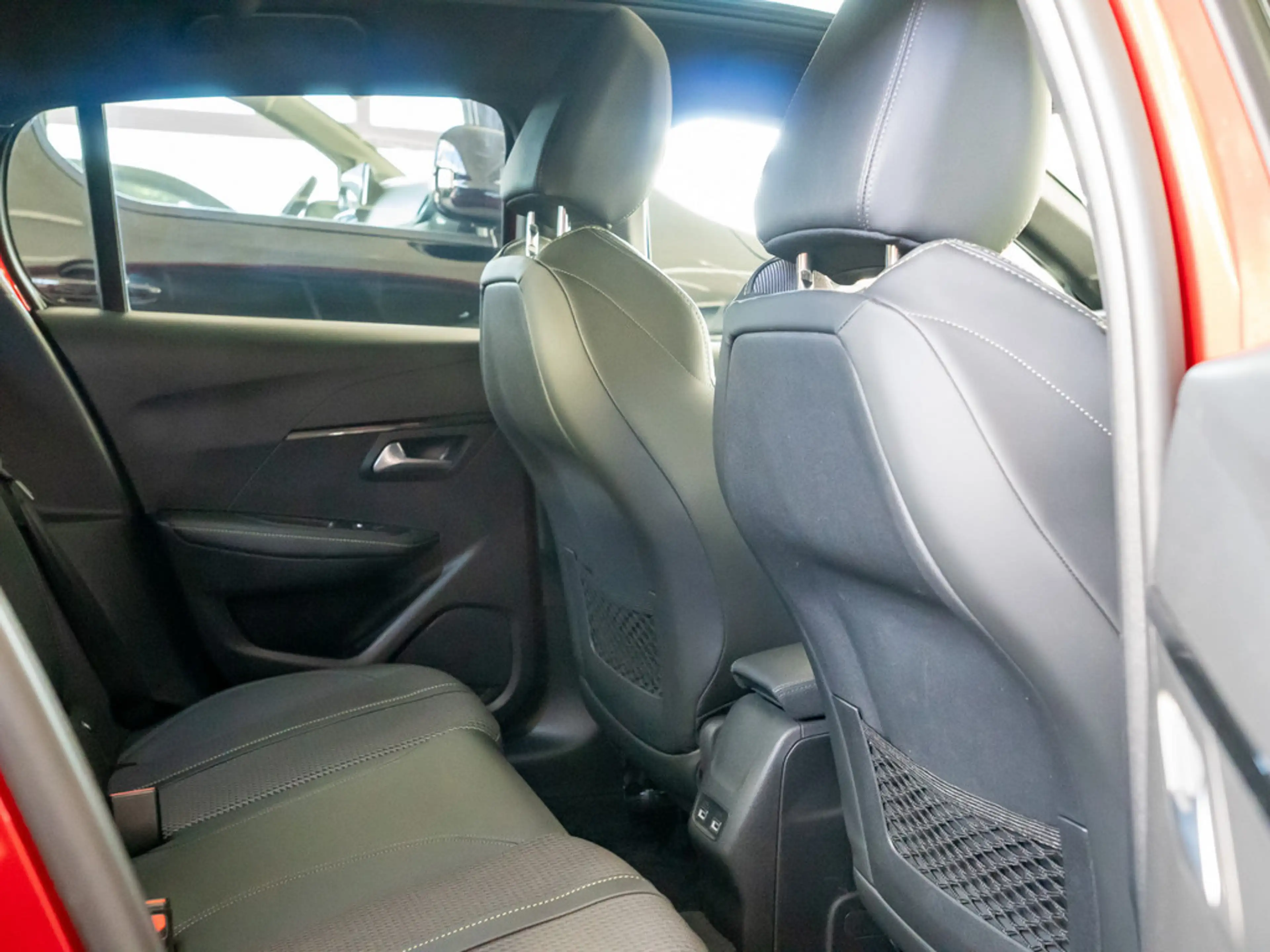 Peugeot e-208 — photo 5