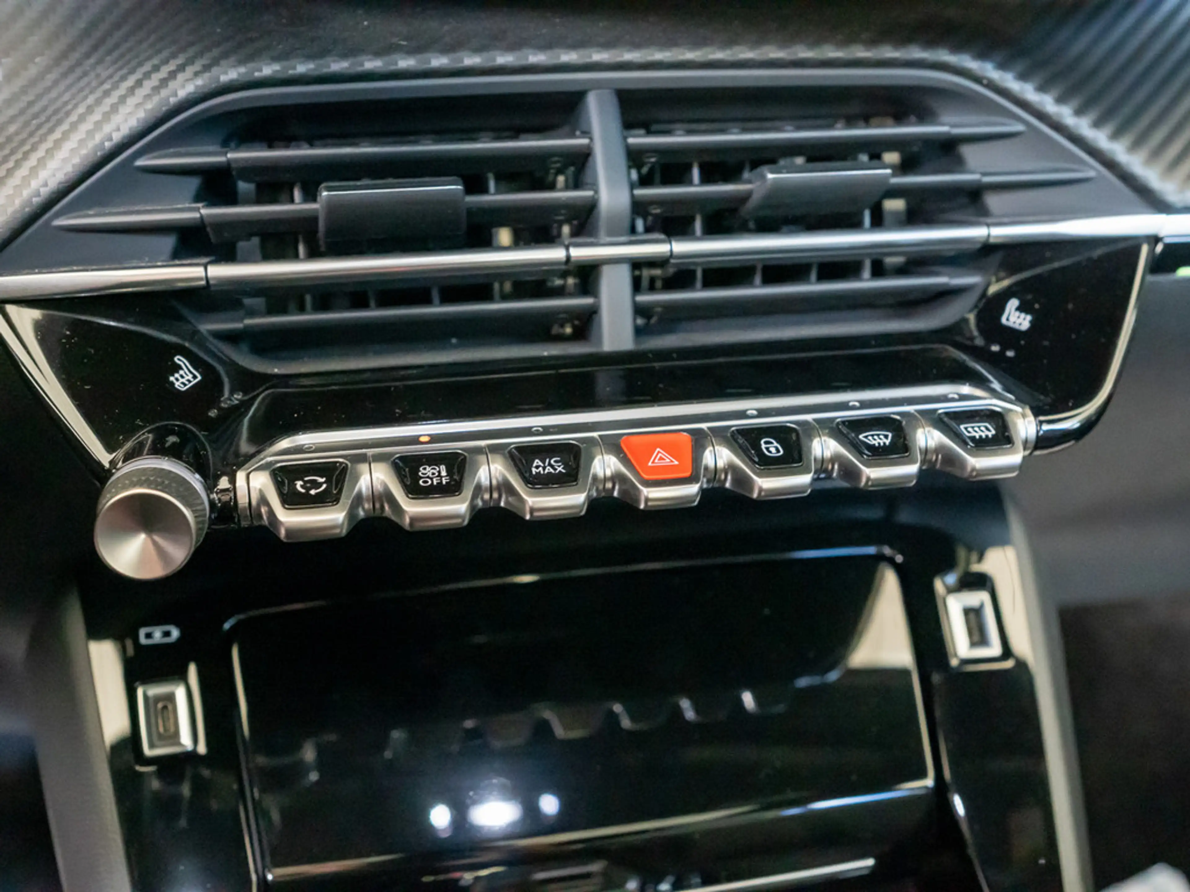 Peugeot e-208 — photo 13