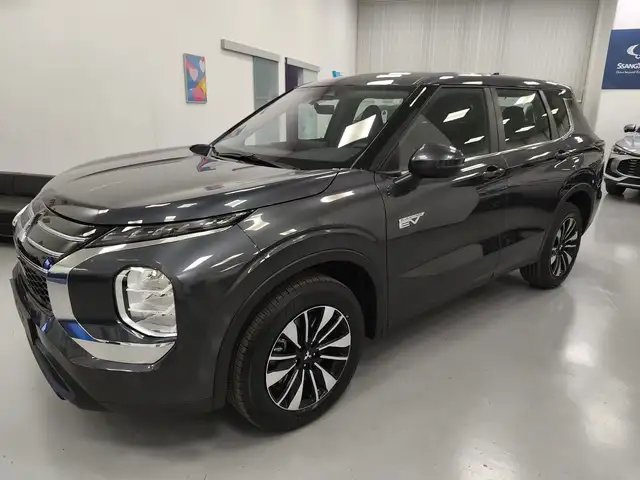 Mitsubishi Outlander 2.4L PHEV INFORM