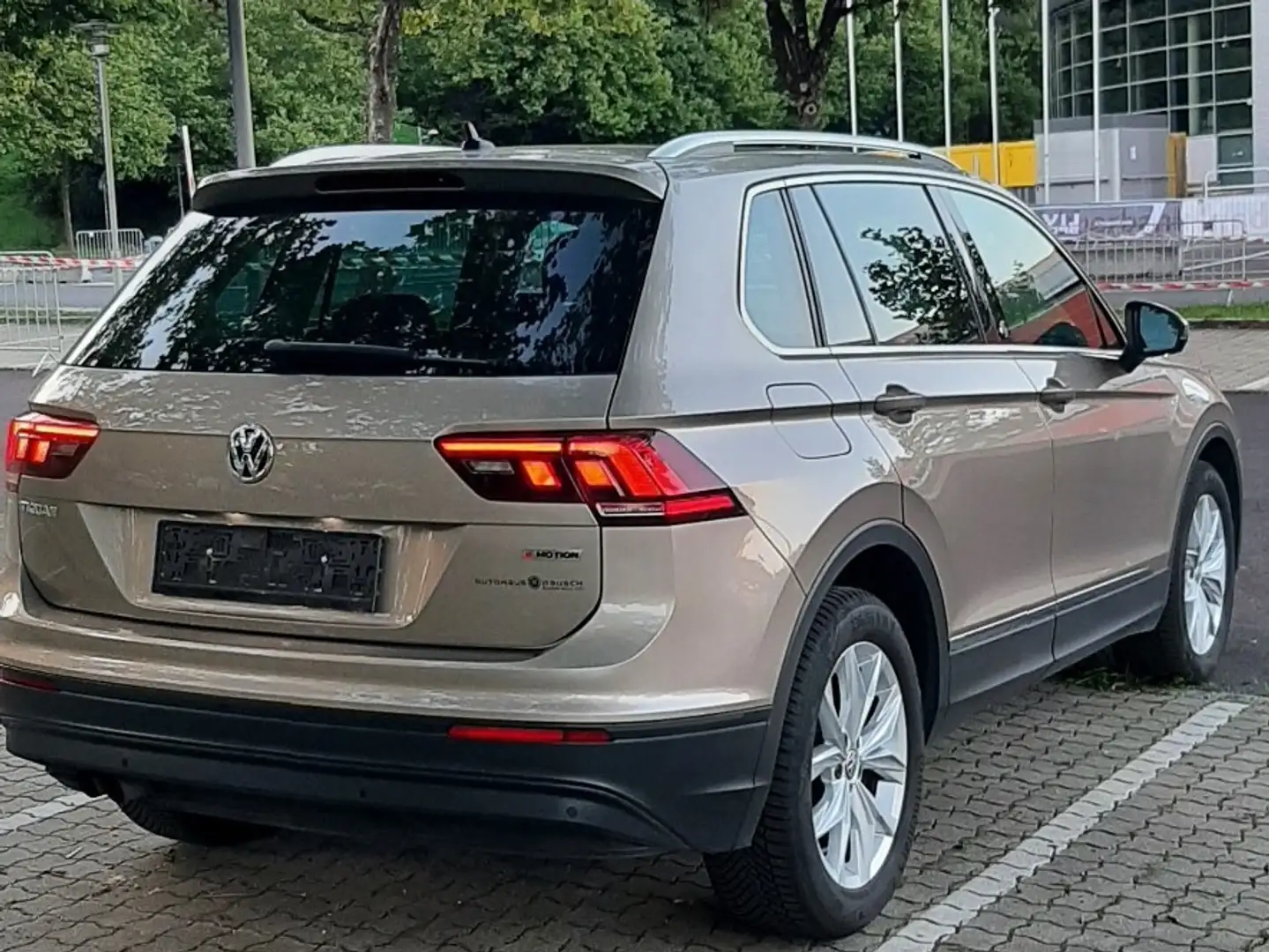 Volkswagen Tiguan 1,4 TSI ACT Sky Złoty - 2
