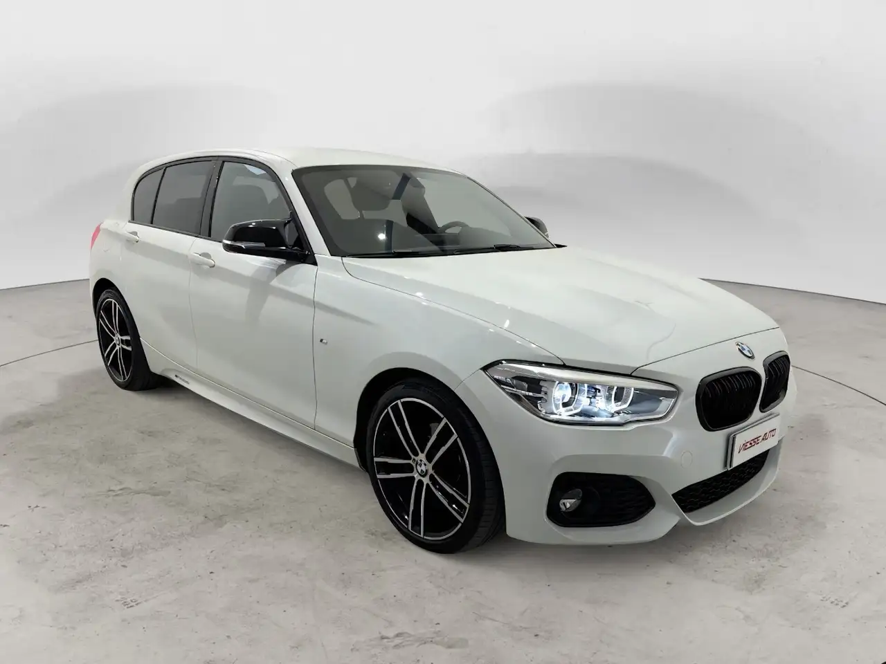 BMW 118 — photo 3 sur 5