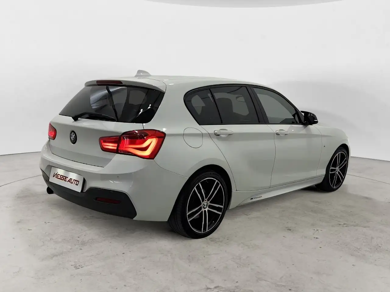BMW 118 — photo 4 sur 5