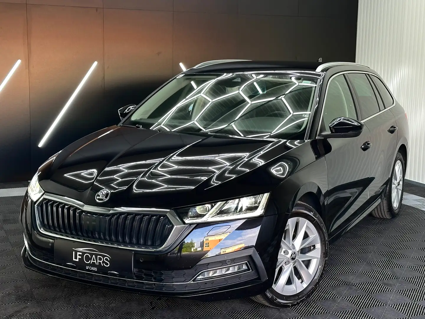 Skoda Octavia Schwarz - 1