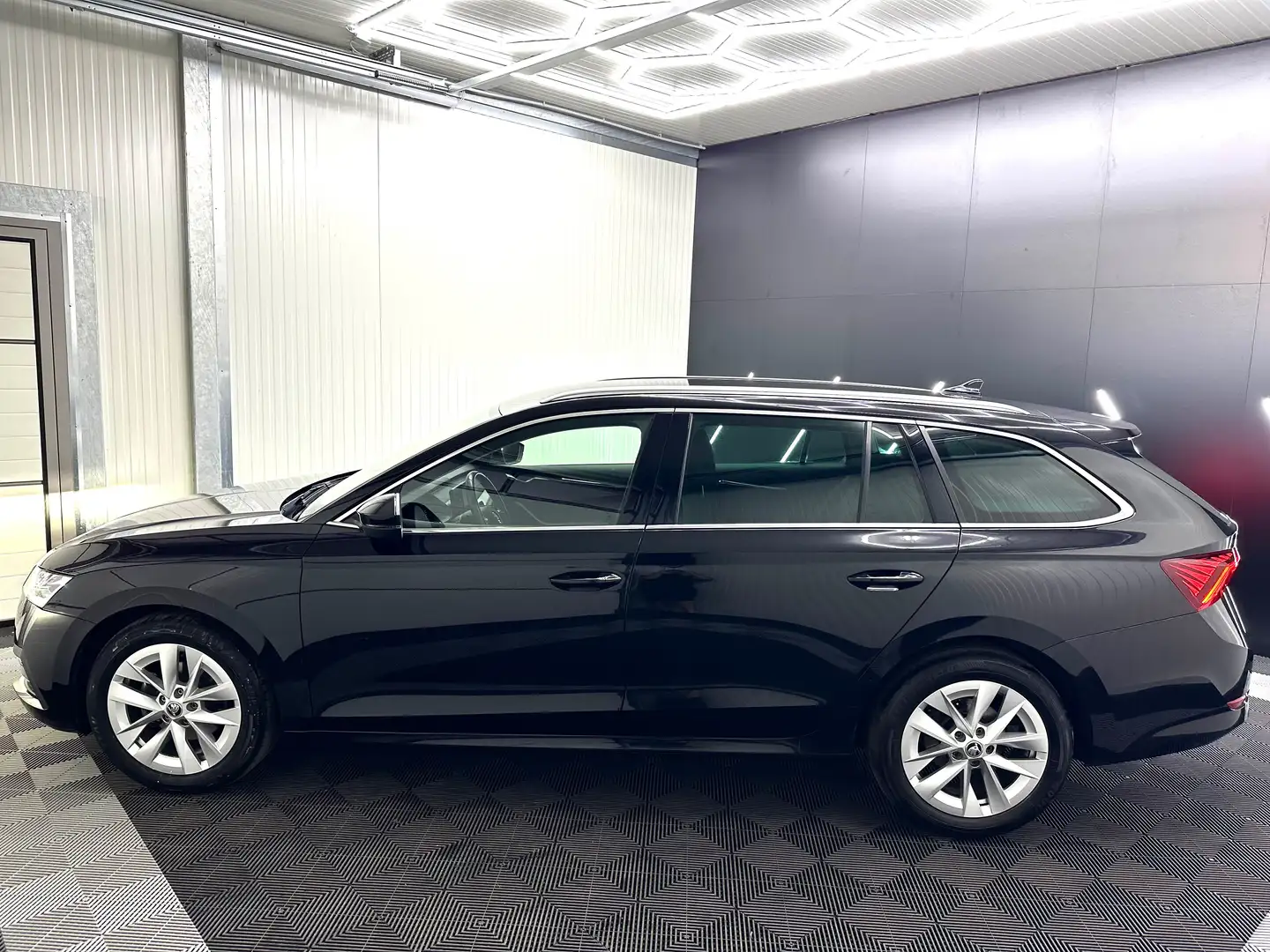 Skoda Octavia Schwarz - 2
