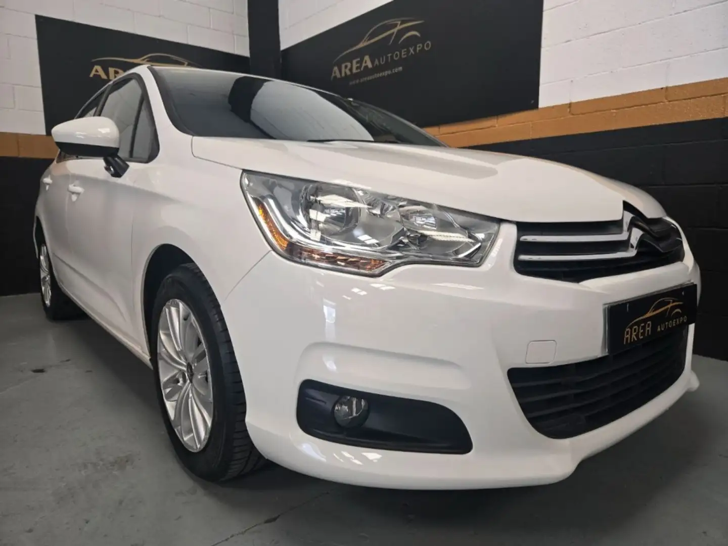 Citroen C4 1.6BlueHDI Live Edition 100 Weiß - 2