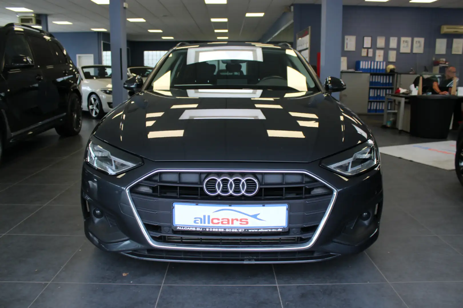 Audi A4 Avant 40 TFSI S TRONIC Schwarz - 2