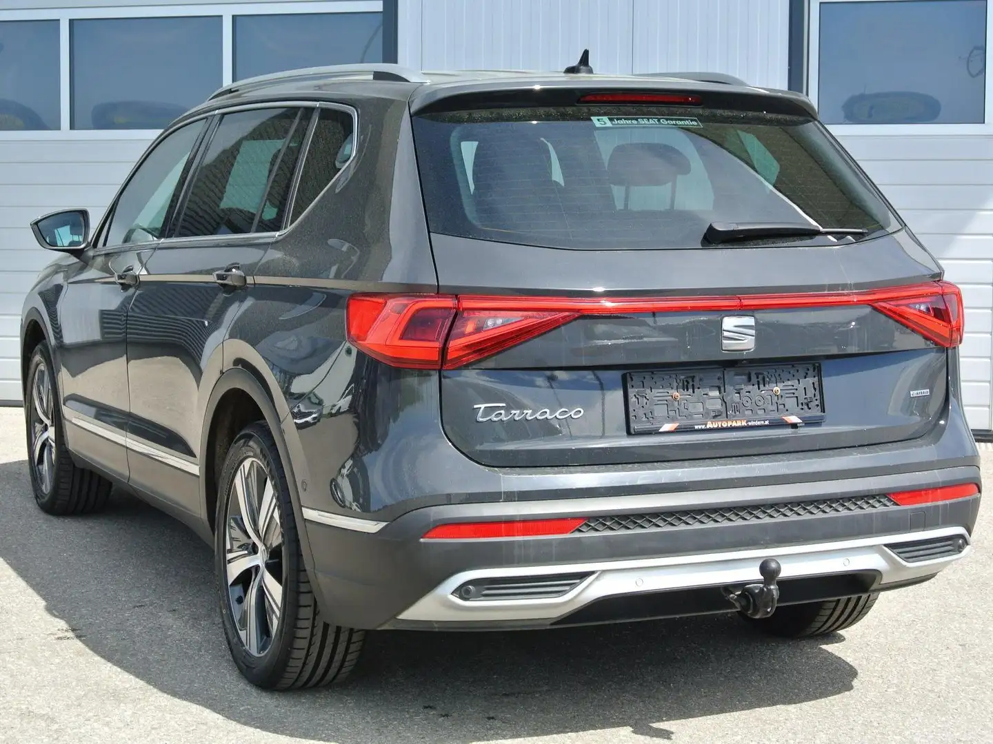 SEAT Tarraco 1.4 e-Hybrid Xperience DSG * AHK * LED * KAMERA Grau - 2