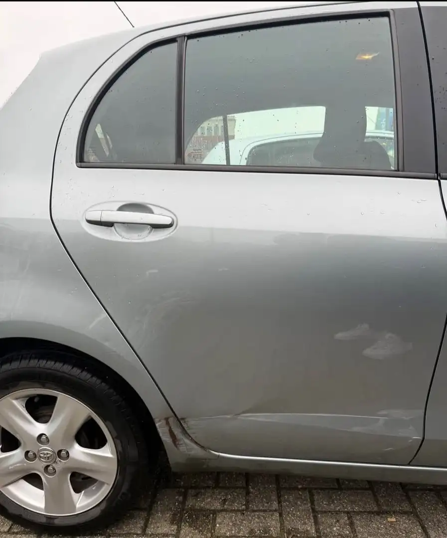 Toyota Yaris 1.3 VVTi Luna MMT. Grey - 1