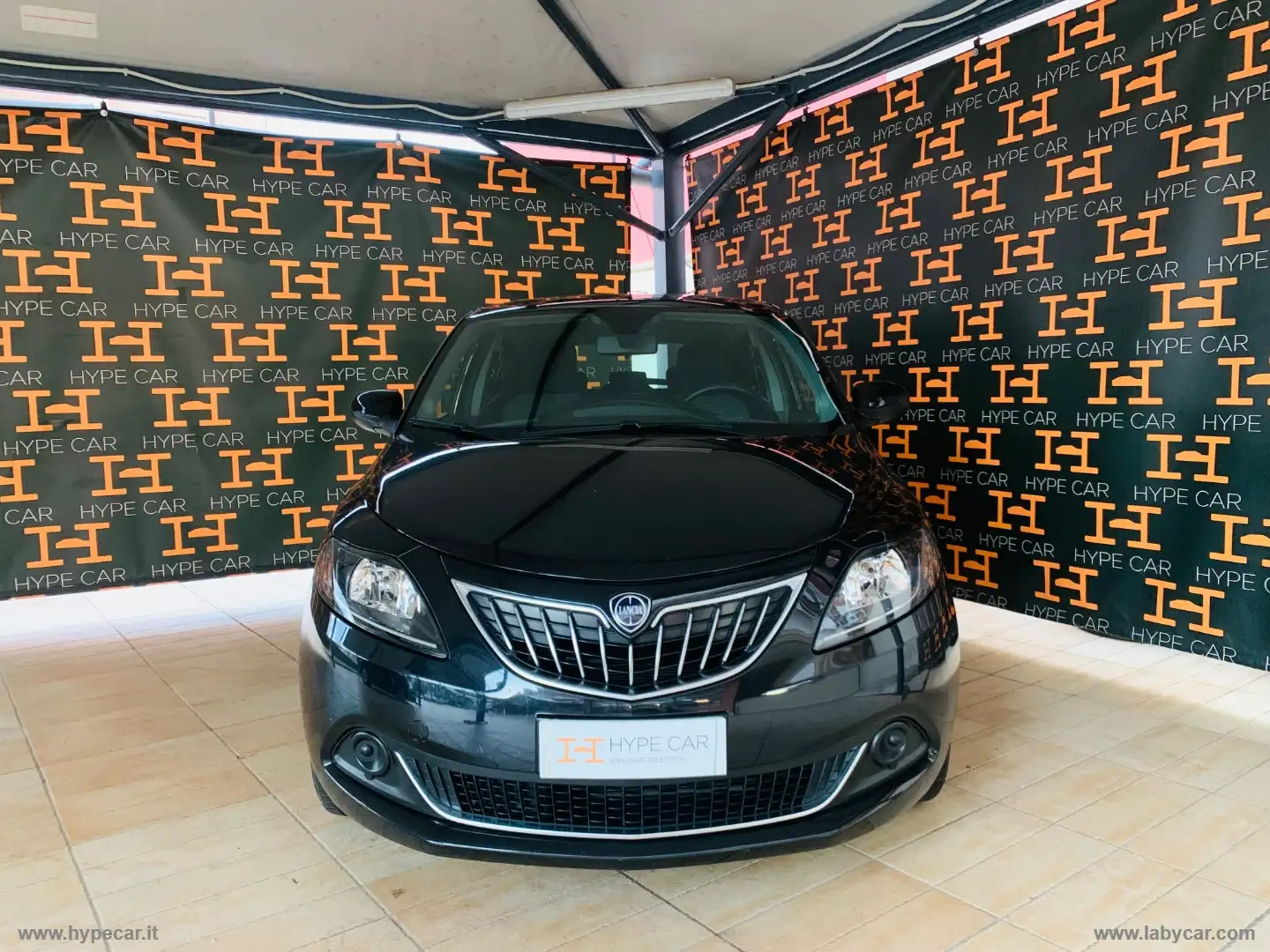 Lancia Ypsilon 1.0 FireFly 5p.S&S Hybryd Gold Negro - 2