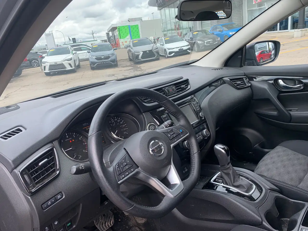 Nissan Qashqai снимка Nissan Qashqai