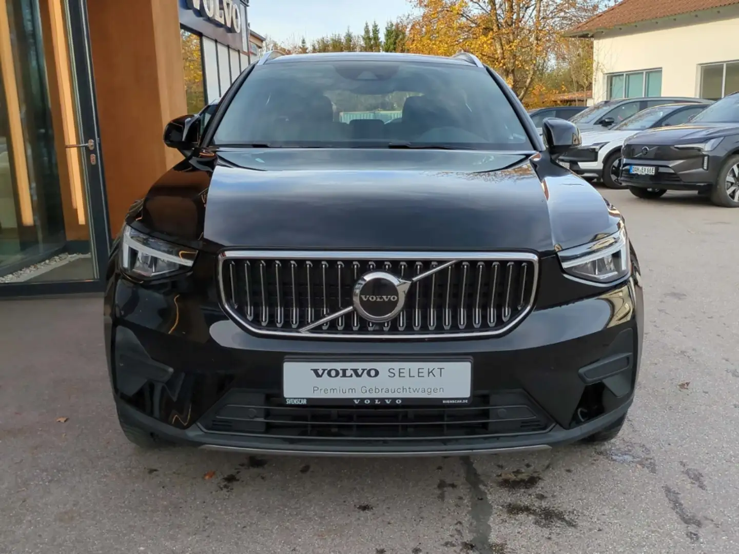 Volvo XC40 Plus Bright Recharge Plug-In Hybrid 2WD StandHZG N Schwarz - 2