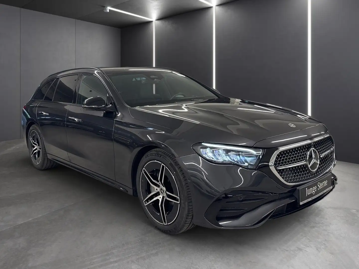 Mercedes-Benz E 220 T d 4M AMG*AHK*Distronic*Totwink*Night*LED Grau - 2