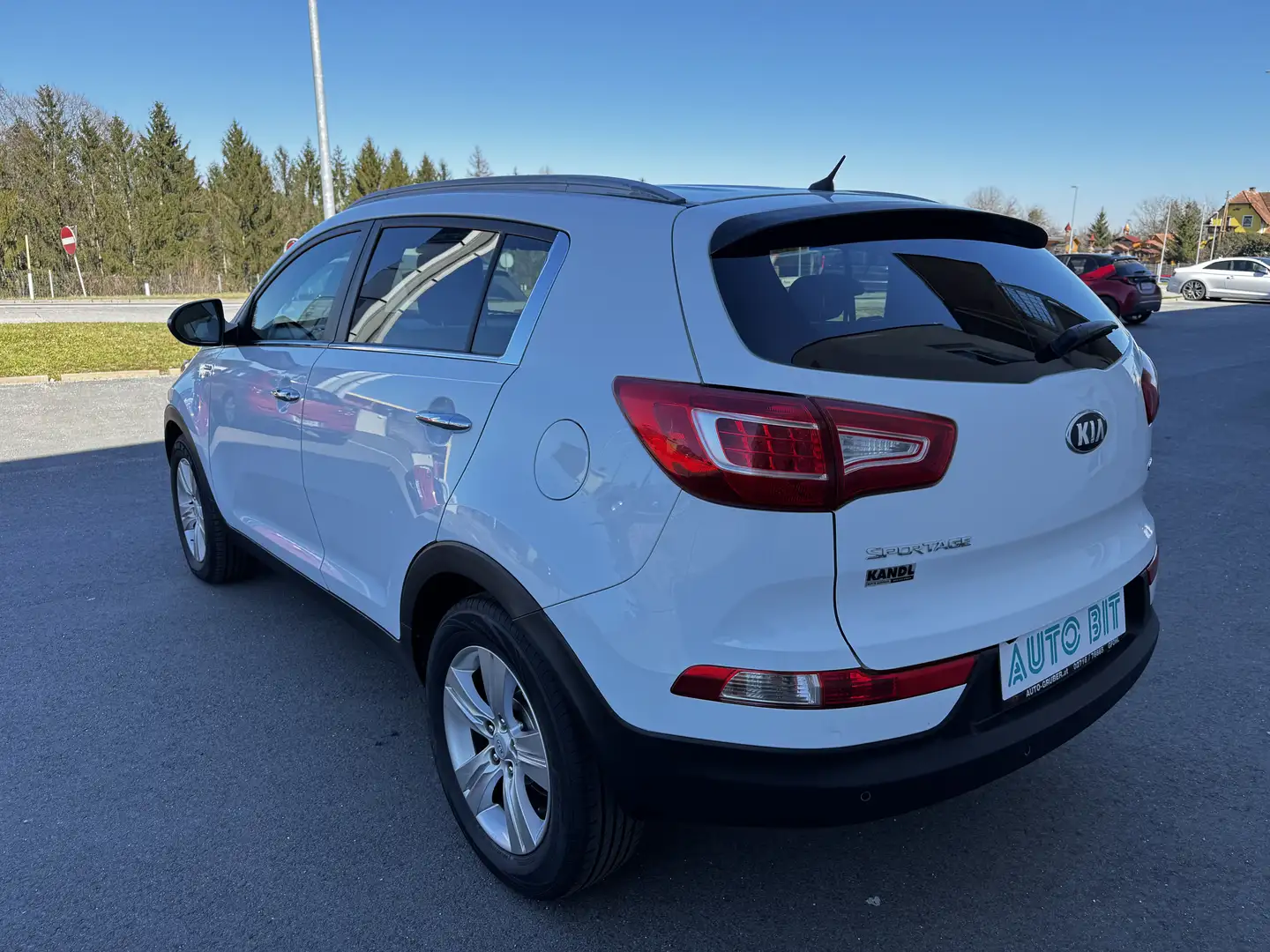 Kia Sportage 2.0 CRDi 4WD Automatik Vision Weiß - 2