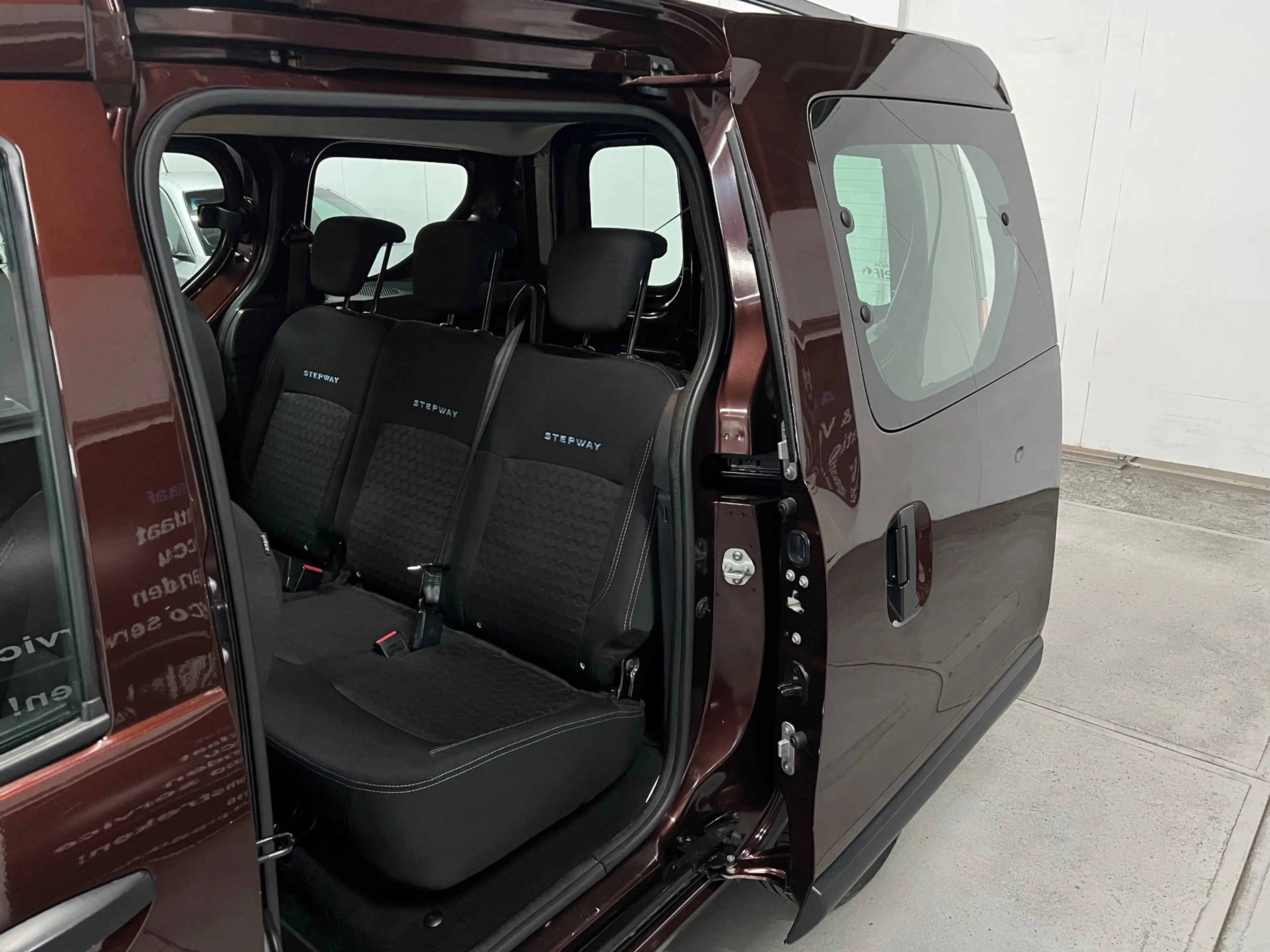 Dacia Dokker 1.2 TCe S&S Stepway NAVIGATIE / 2X SCHUIFDEUR — photo 32