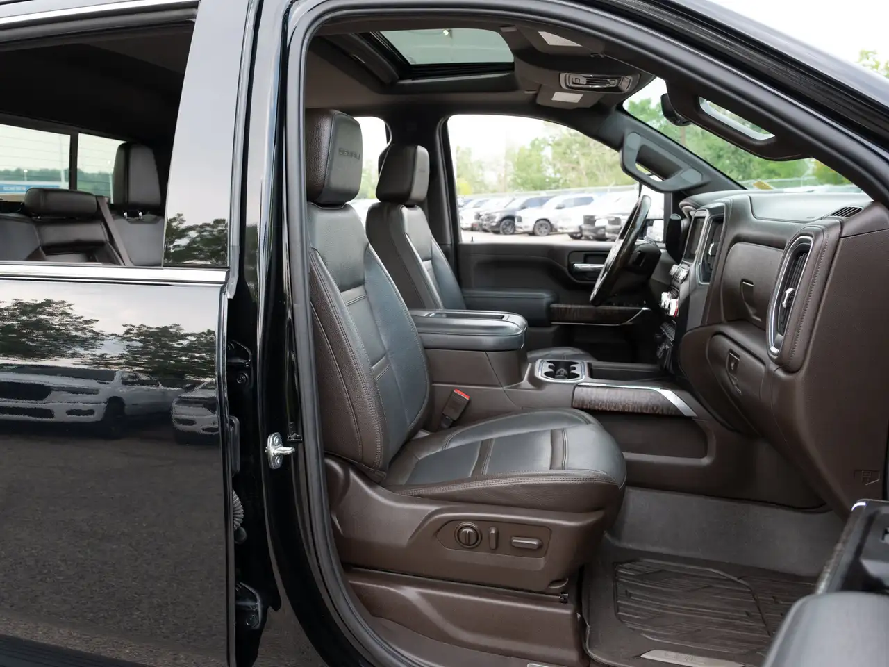 GMC Sierra 3500HD снимка GMC Sierra 3500HD