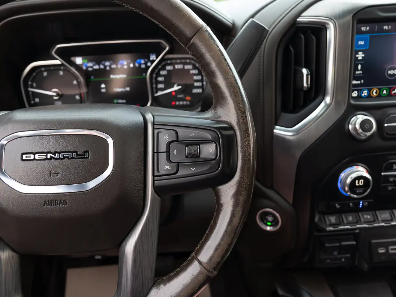 GMC Sierra 3500HD снимка GMC Sierra 3500HD