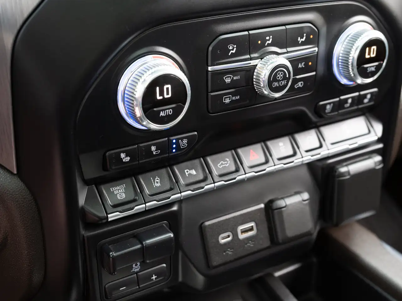 GMC Sierra 3500HD снимка GMC Sierra 3500HD