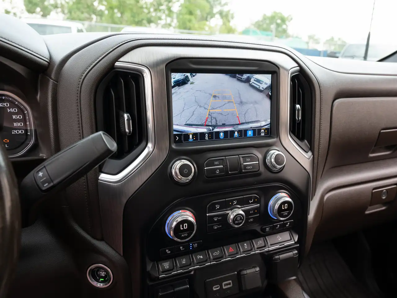 GMC Sierra 3500HD снимка GMC Sierra 3500HD