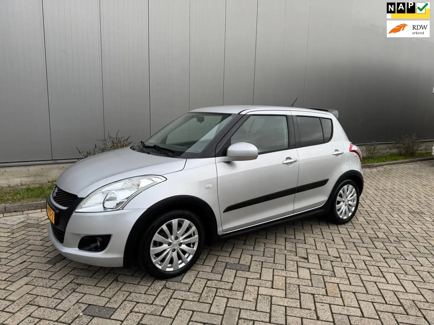 Suzuki Swift 1.2 Exclusive 5Drs Clima Cruise Isofix 1e Eig Nap Gris - 1