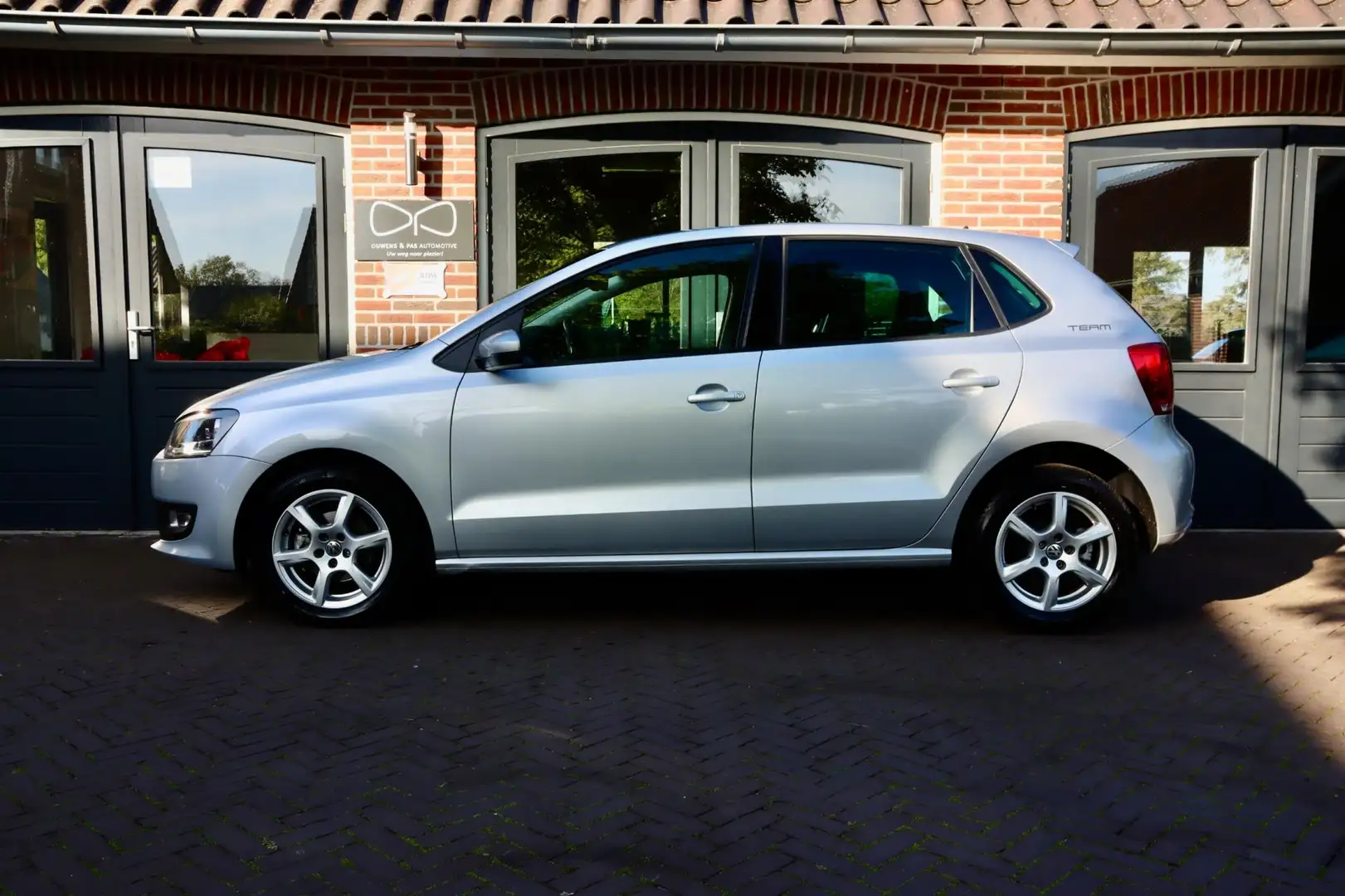 Volkswagen Polo 1.2 TSI Comfortline | 1E EIGENAAR | AIRCO | CRUISE Grijs - 2