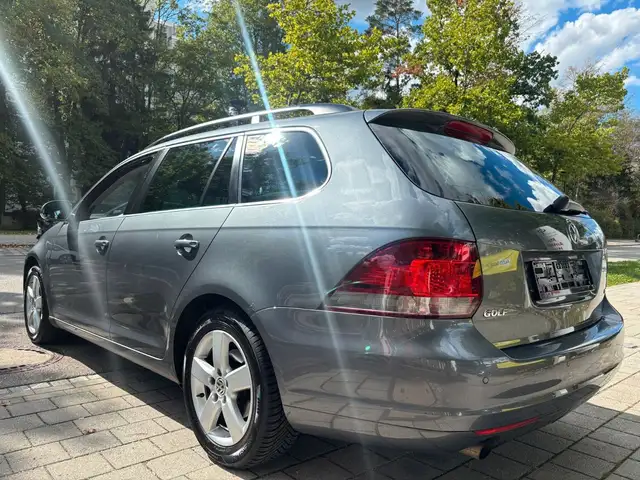 Volkswagen Golf view 3