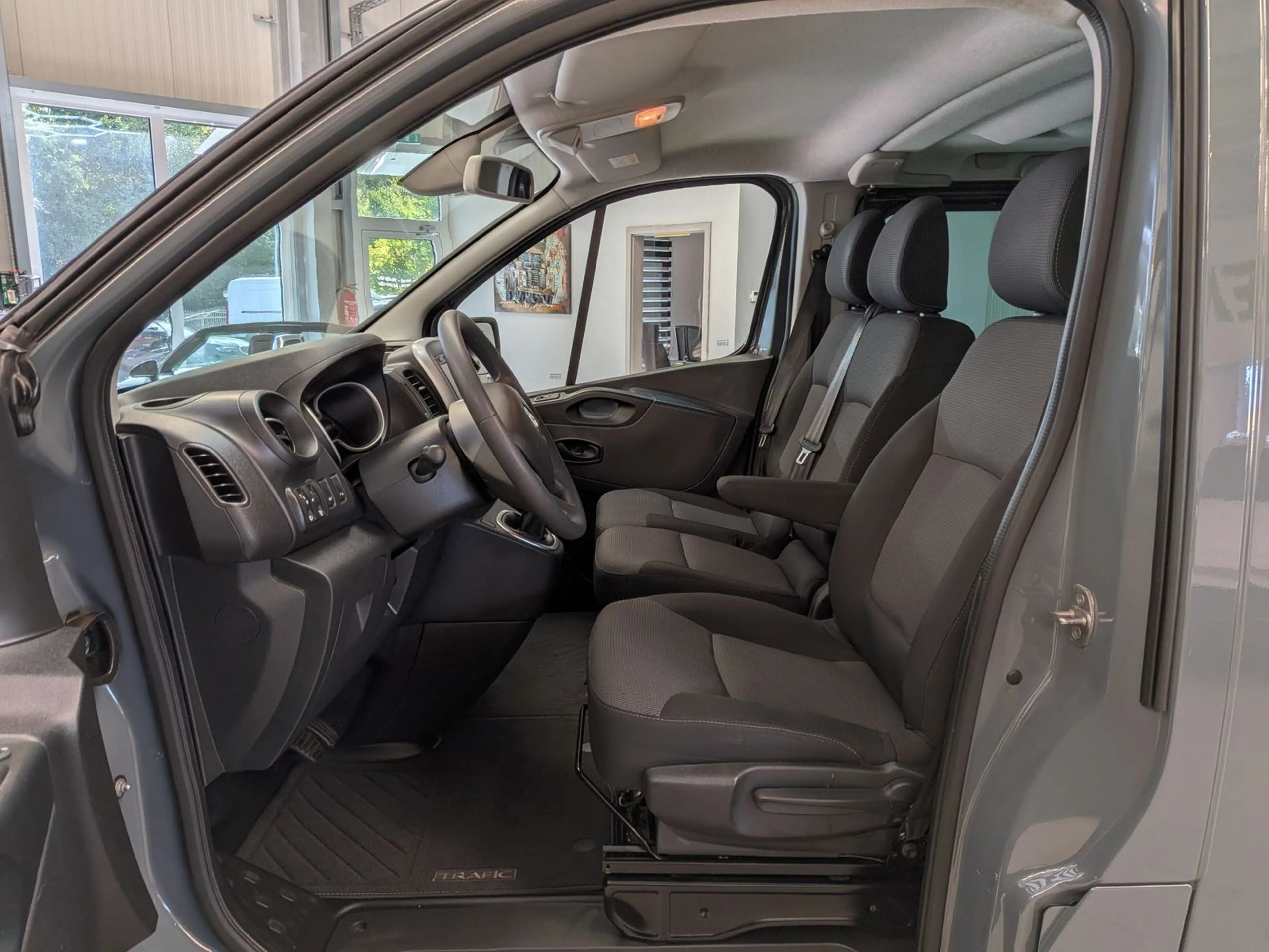 Renault Trafic L1H1 Life NAVI*CAM*LED*TEMPOMAT*9-SITZE — photo 11