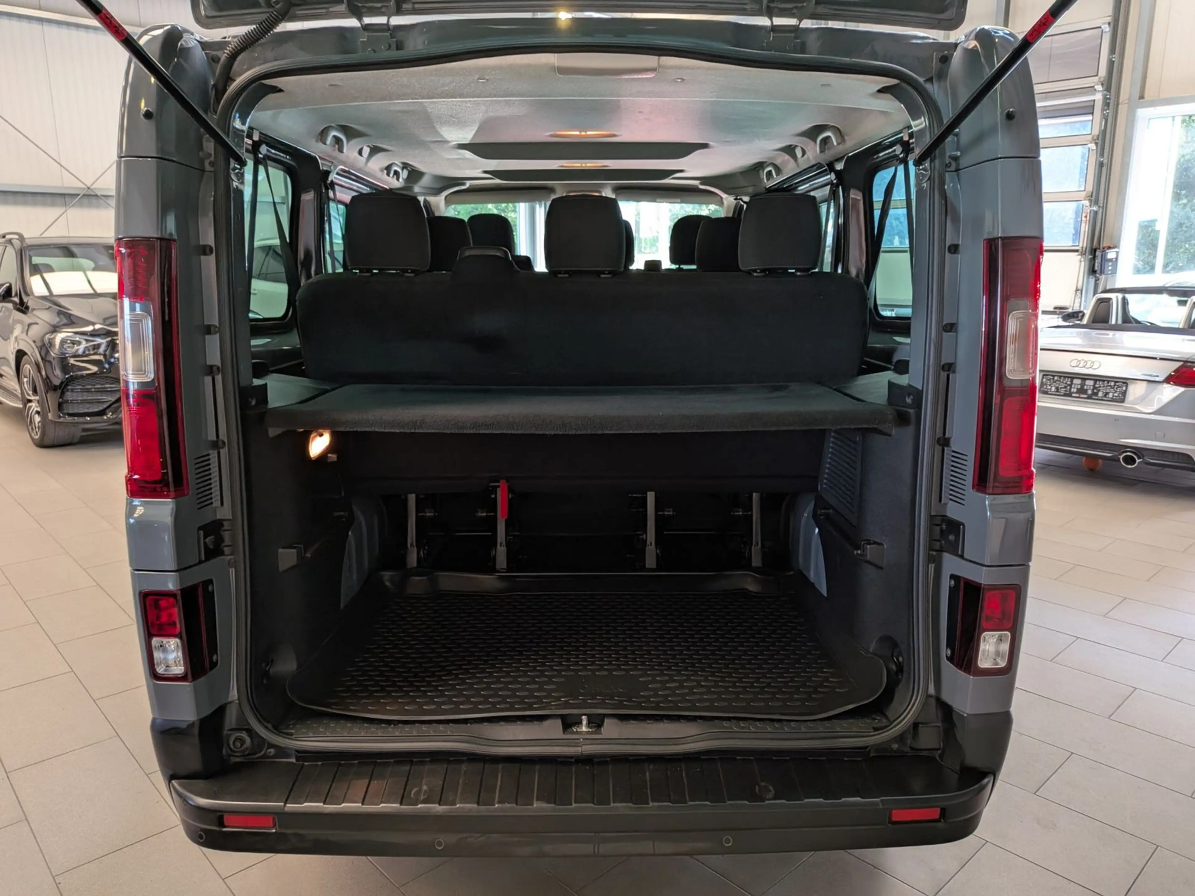 Renault Trafic L1H1 Life NAVI*CAM*LED*TEMPOMAT*9-SITZE — photo 12