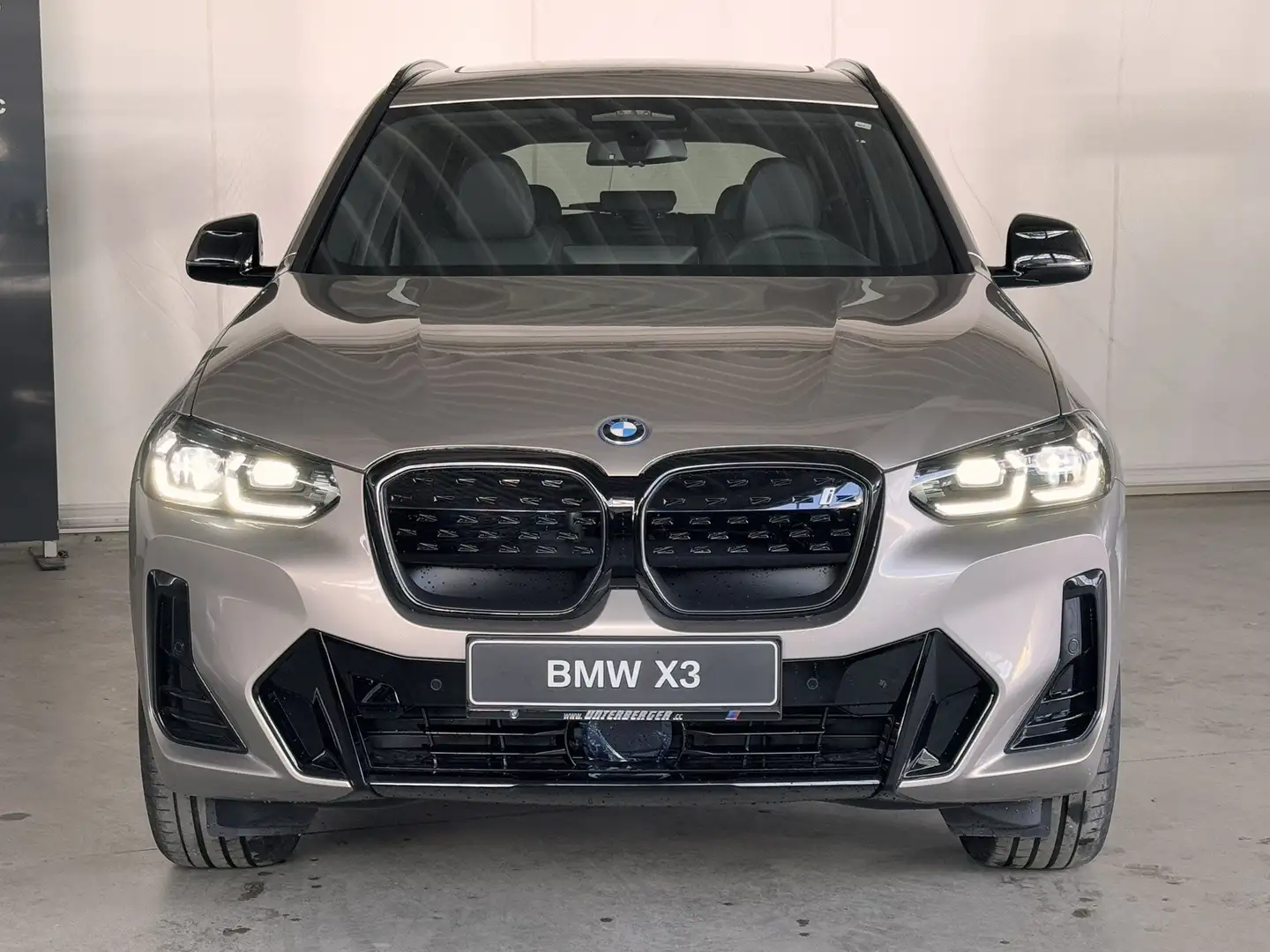 BMW iX3 M-Sportpaket / AHK Stříbrná - 2