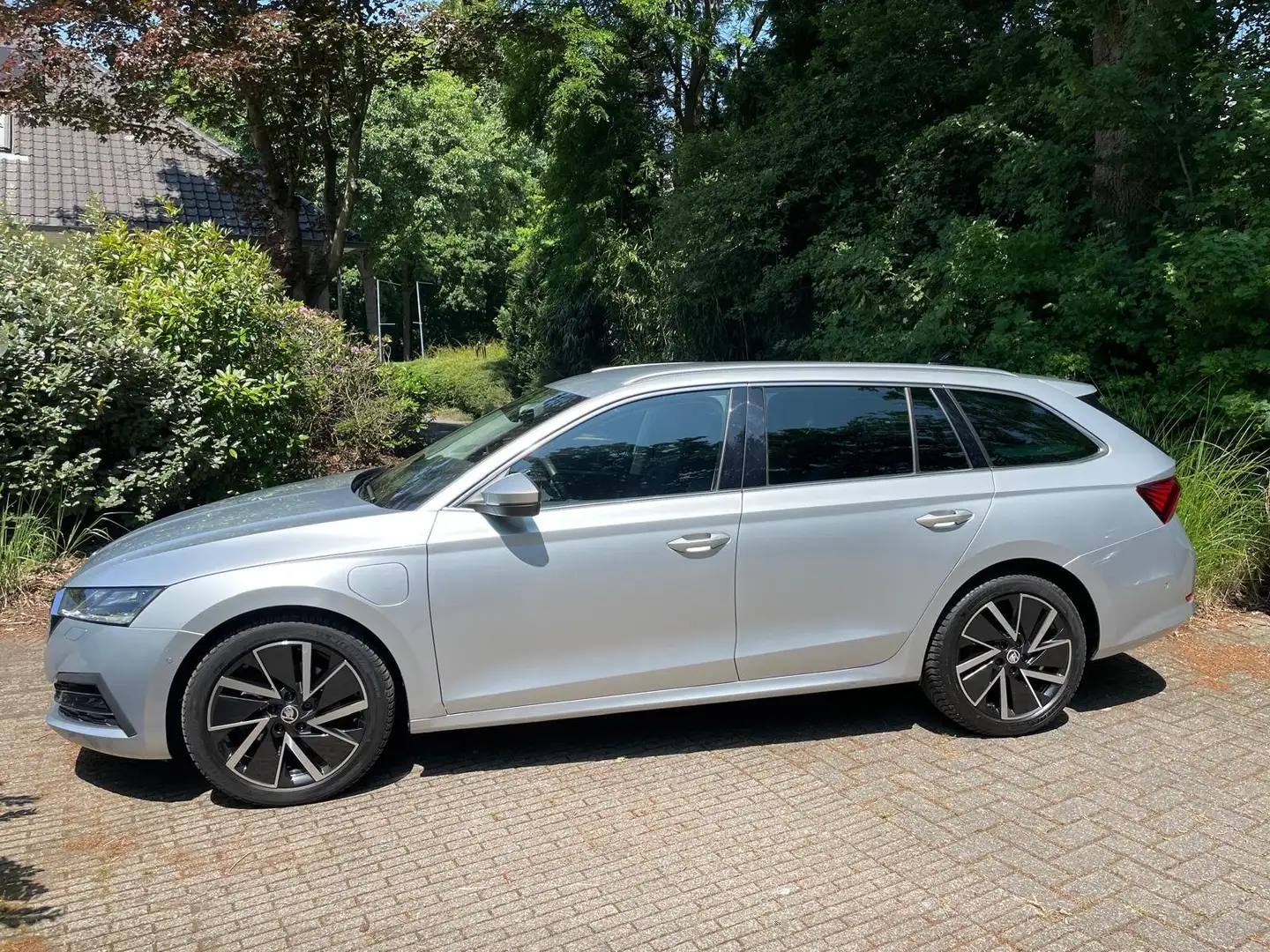 Skoda Octavia Octavia Combi 1.4 TSI iV DSG First Edition (STYLE) Argent - 2