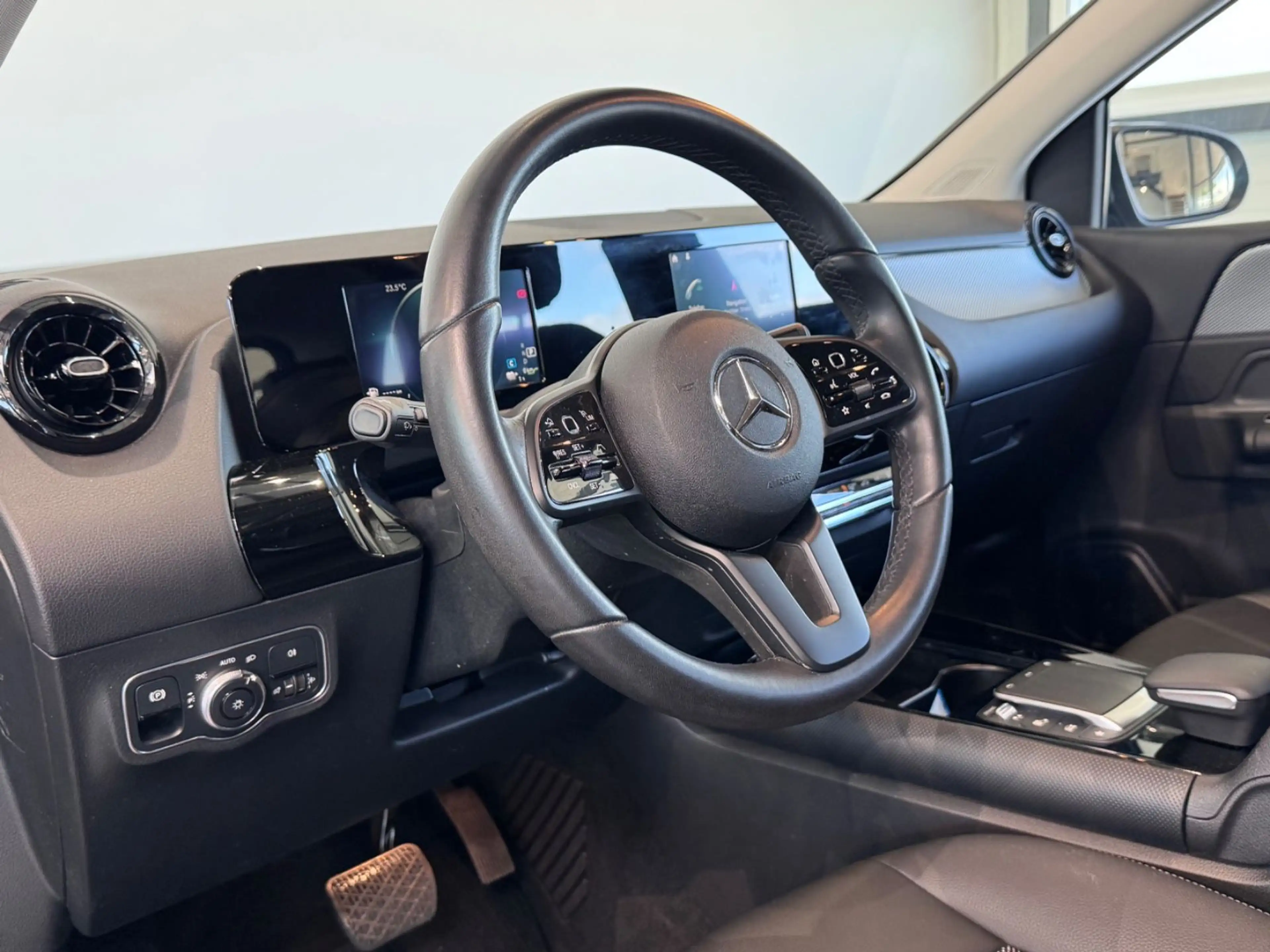 Mercedes-Benz B 250 B250e*AHK*SHZ*PDC*EQ*KAMERA*ABSTANDSTEMP*1-HAND — photo 14